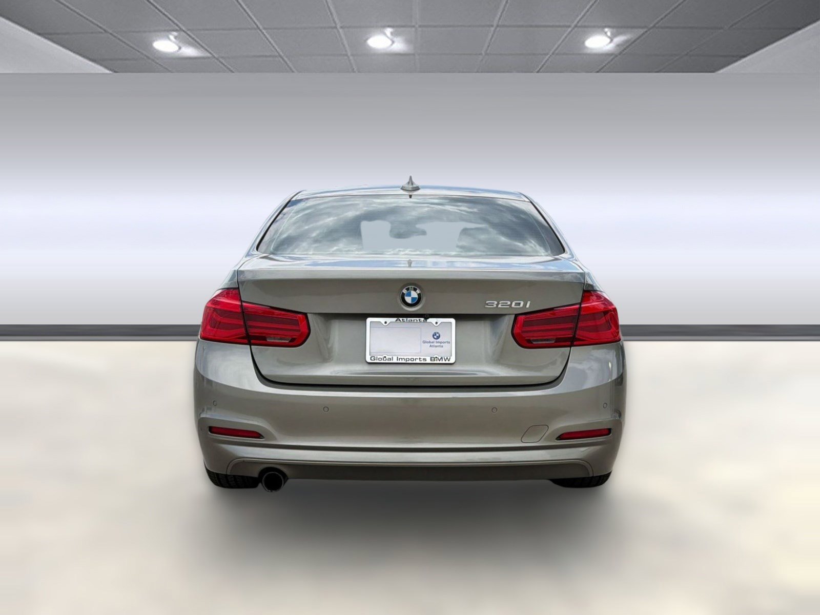 Used 2017 BMW 320i Sedan RWD image 10