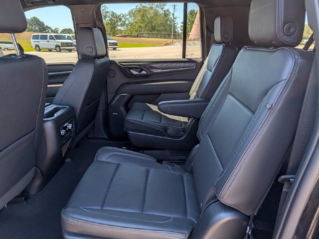 Used 2022 GMC Yukon XL Denali AWD/4WD image 24