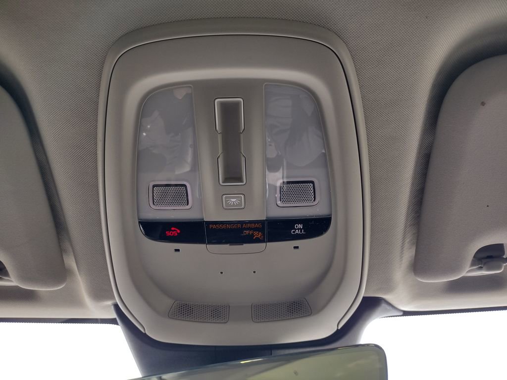 Used 2022 Volvo XC60 B5 Momentum image 28