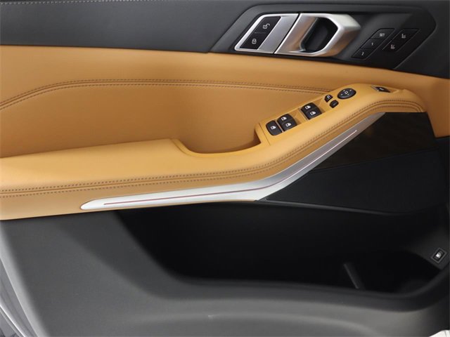 Used 2022 BMW X5 xDrive45e w/ Luxury Seating Package image 11