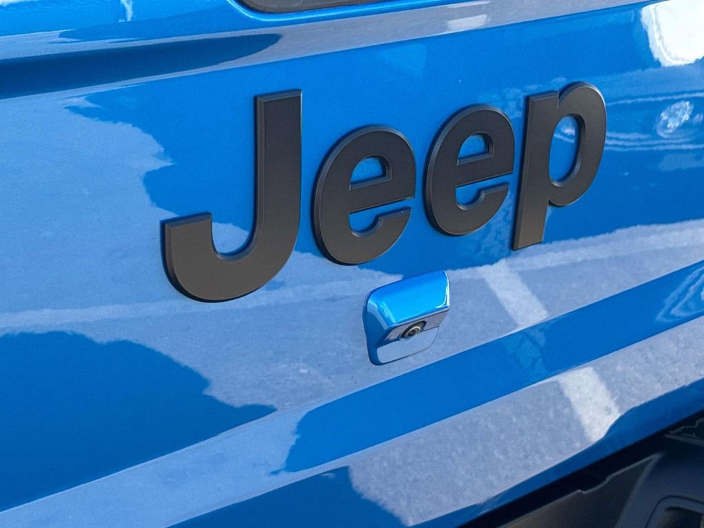 Used 2022 Jeep Gladiator Sport image 6