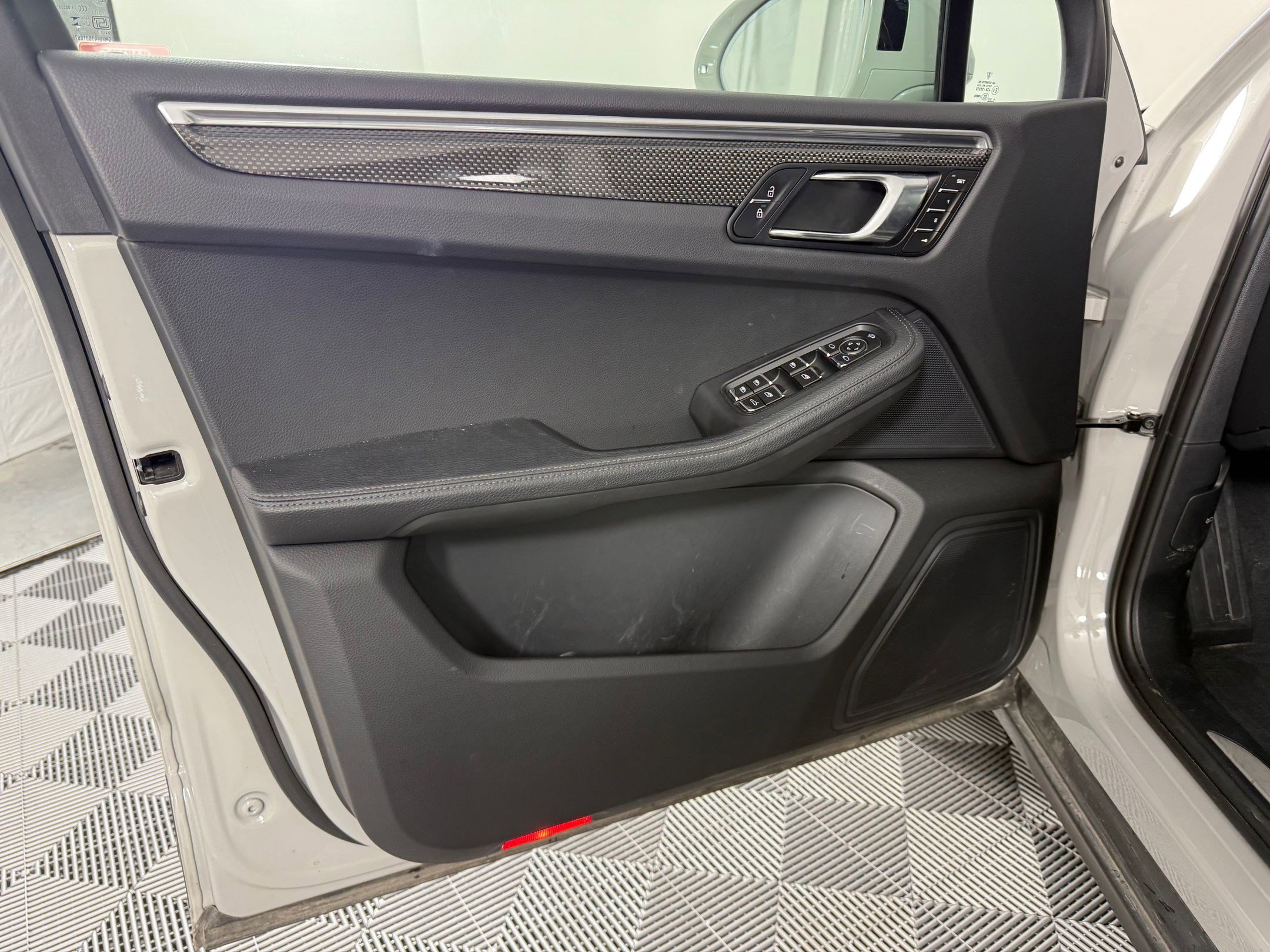 Certified 2024 Porsche Macan S image 14