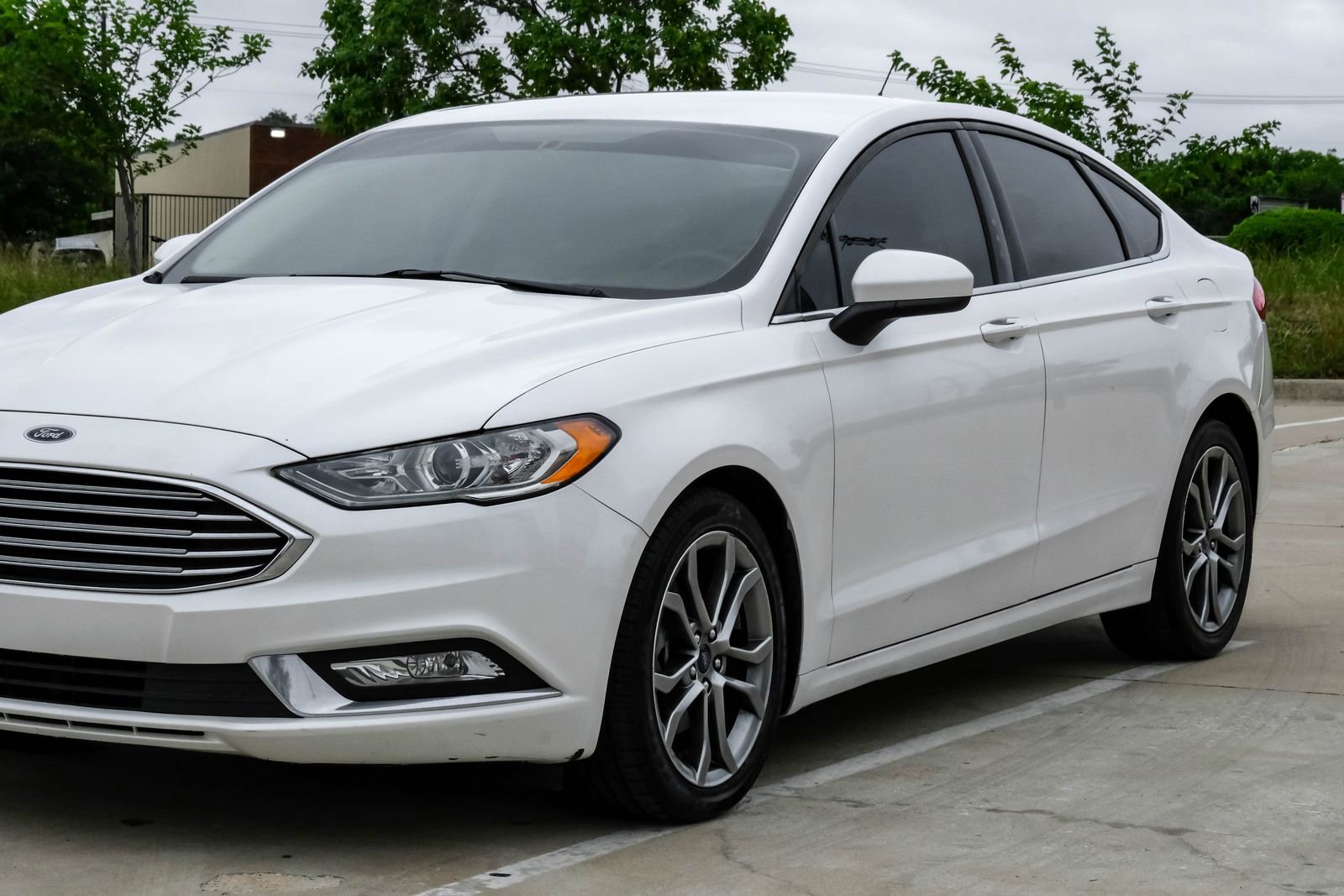 Used 2017 Ford Fusion SE w/ Equipment Group 201A FWD image 10