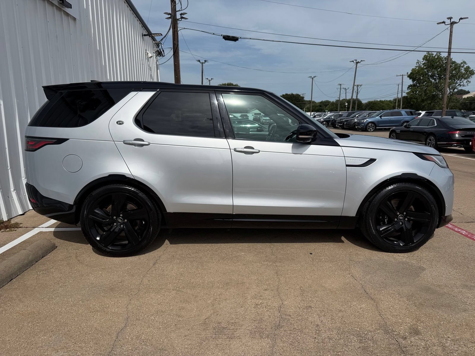 Used 2024 Land Rover Discovery Metropolitan Edition AWD/4WD image 7