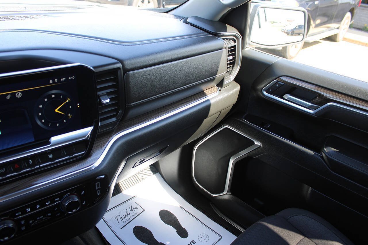 Used 2025 Chevrolet Silverado 1500 LT AWD/4WD image 18