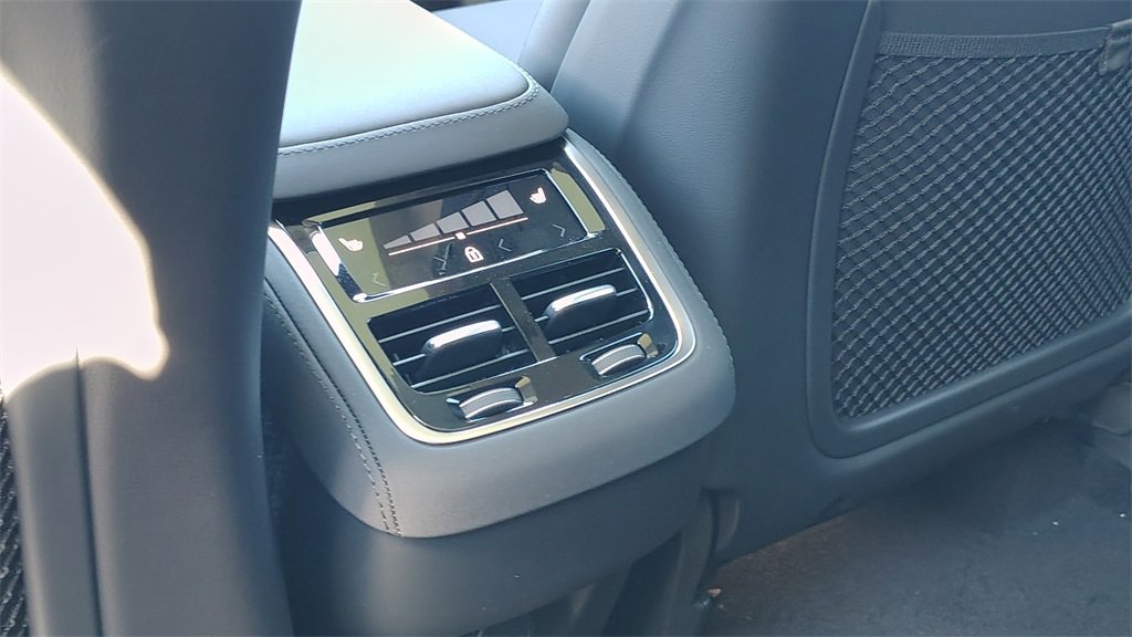New 2026 Volvo XC90 B6 Plus w/ Protection Package Premier image 31