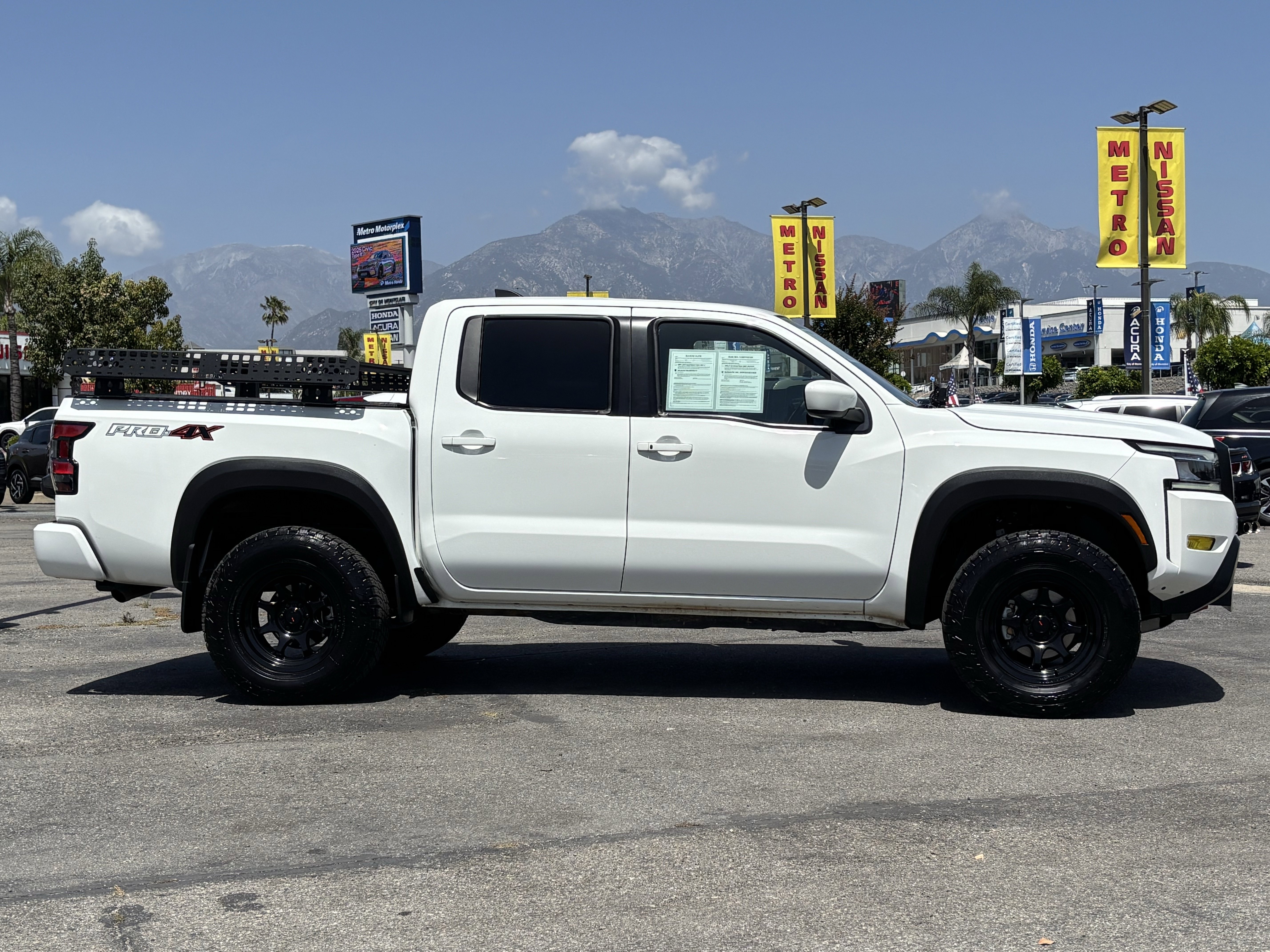 Used 2024 Nissan Frontier PRO-4X w/ Technology Package AWD/4WD image 2