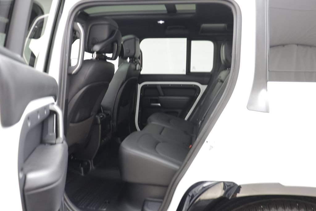 Certified 2025 Land Rover Defender 110 X-Dynamic SE AWD/4WD image 15