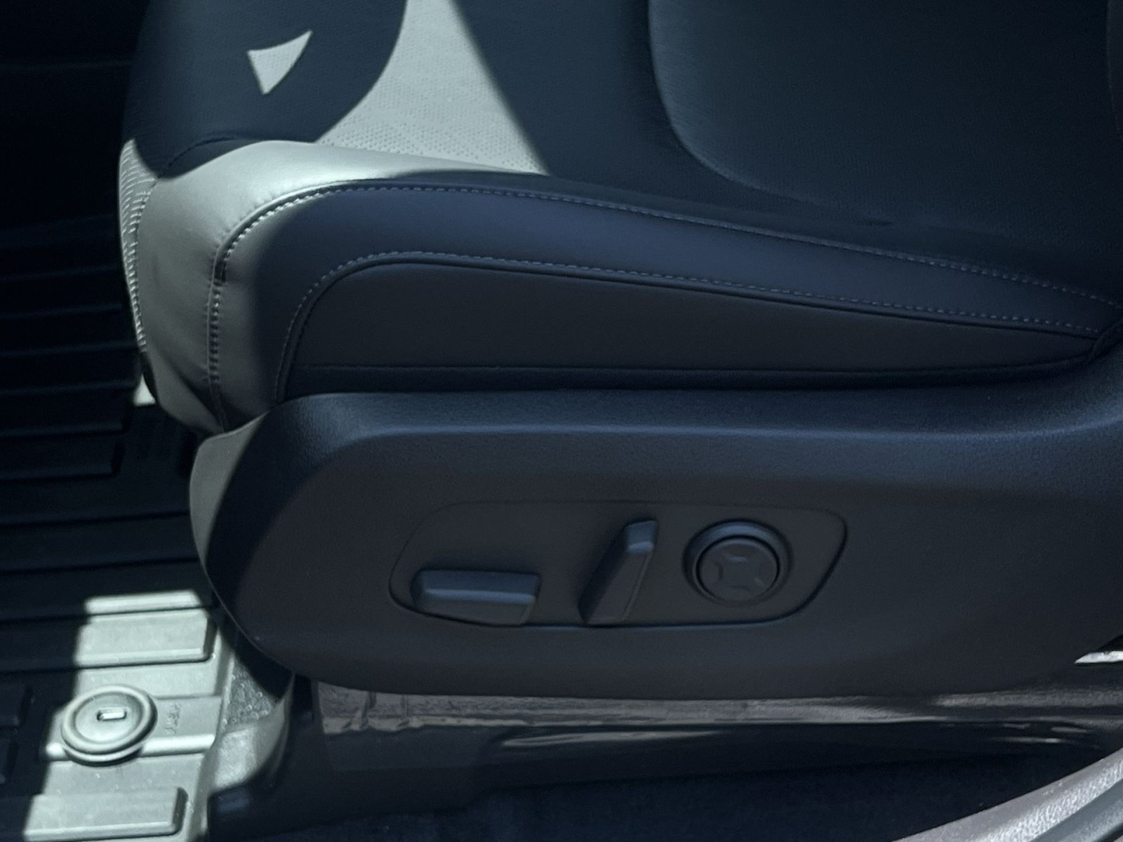 New 2026 Kia Carnival EX FWD image 19