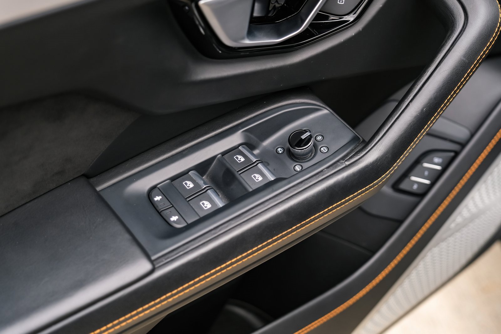 Used 2020 Lamborghini Urus image 44