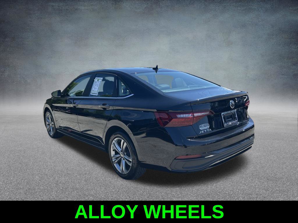 Used 2024 Volkswagen Jetta SE FWD image 7
