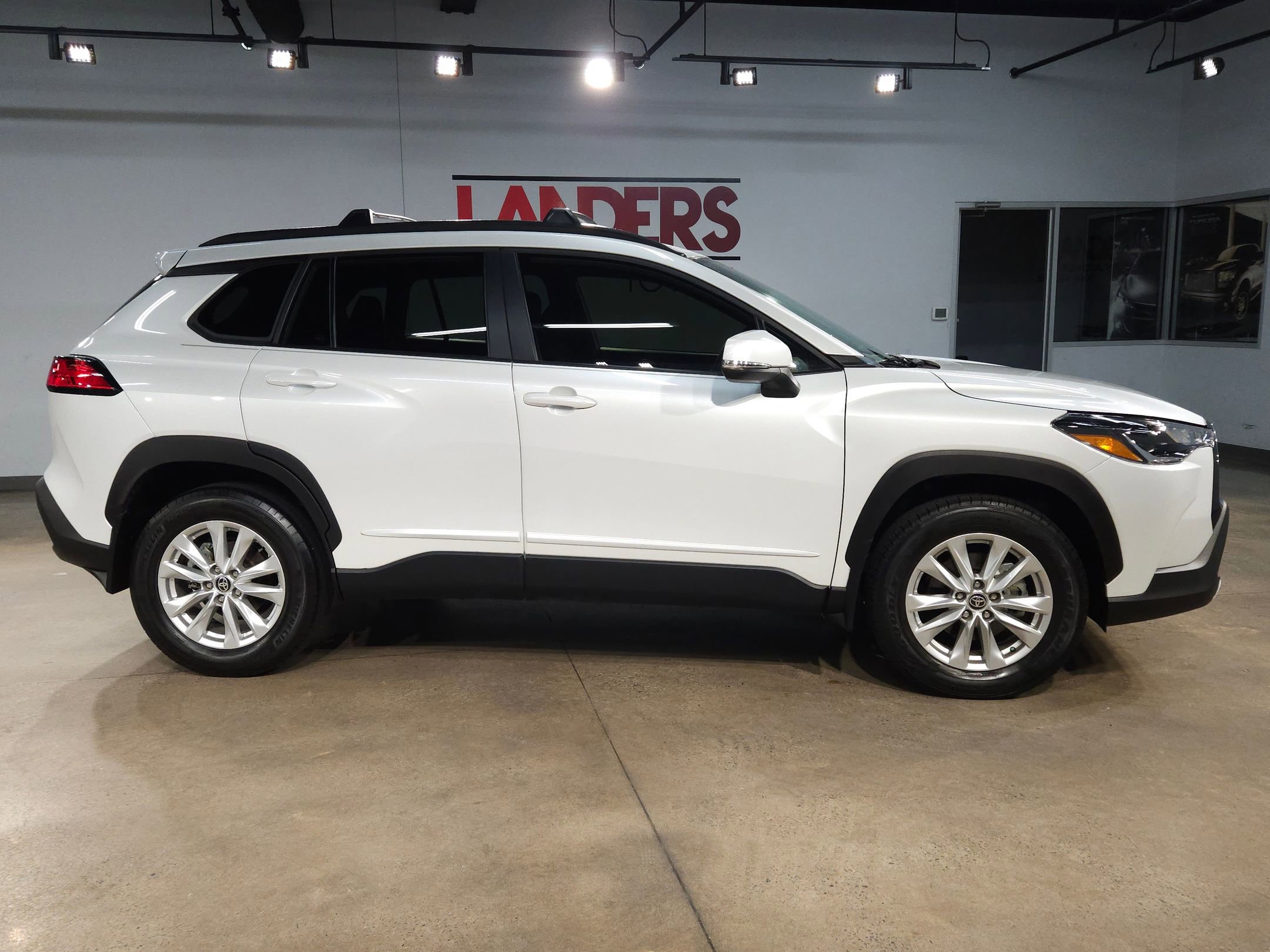 Used 2022 Toyota Corolla Cross LE image 8