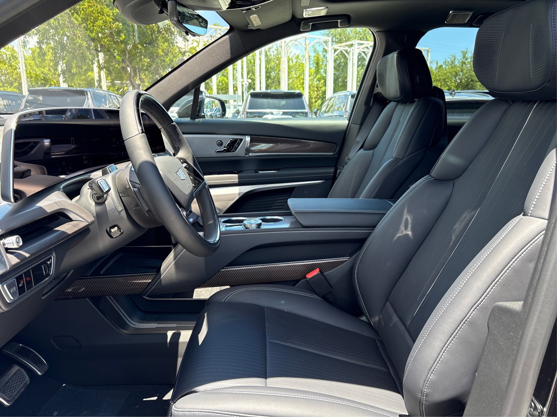 New 2027 Cadillac Vistiq Luxury AWD/4WD image 9
