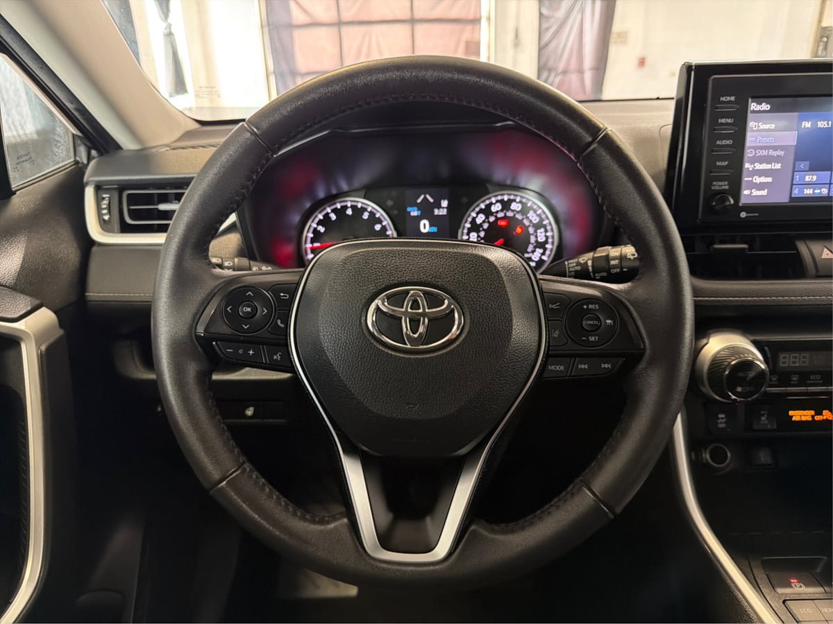 Used 2021 Toyota RAV4 XLE w/ XLE Grade Weather Package AWD/4WD image 21