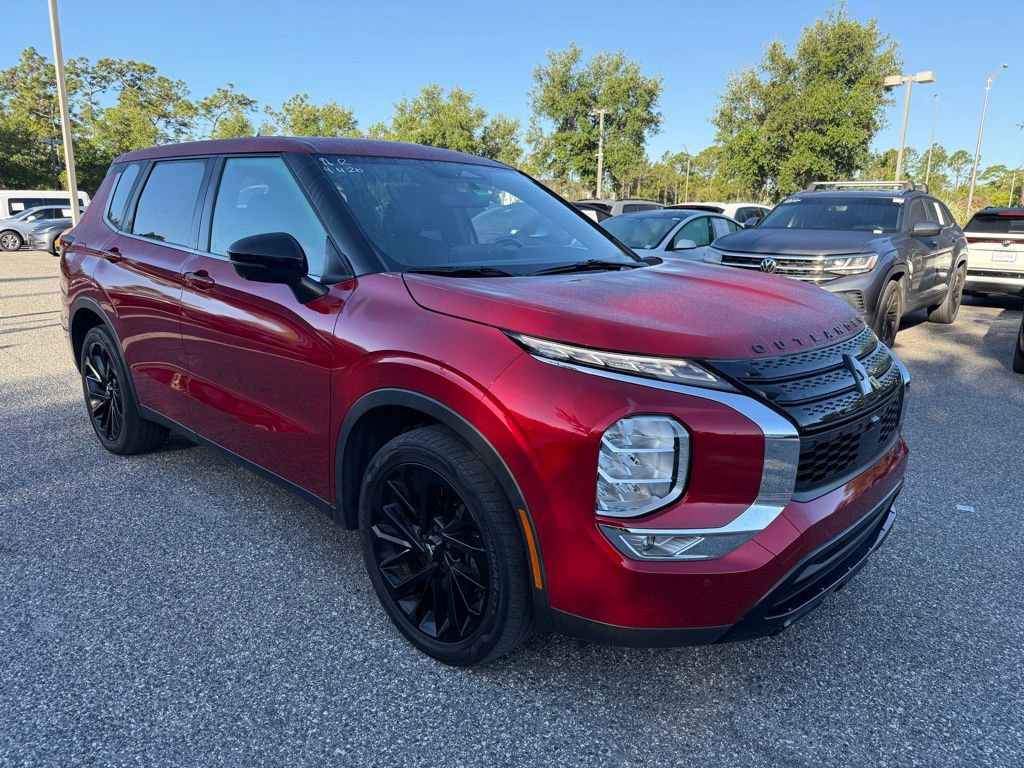 Used 2023 Mitsubishi Outlander SE image 3
