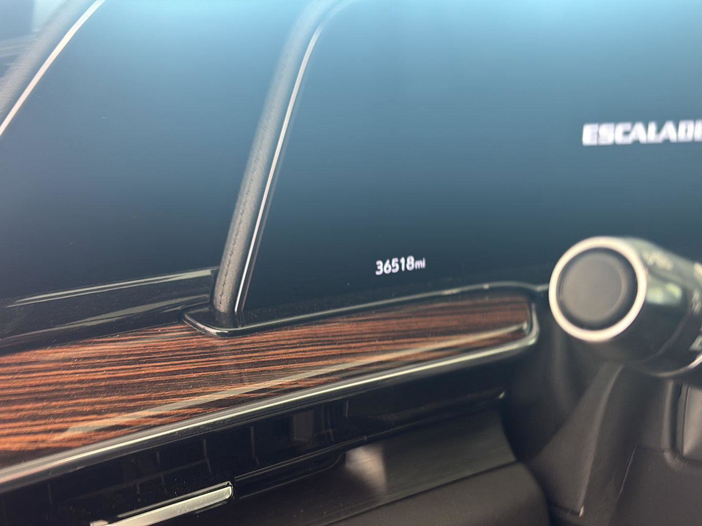 Used 2023 Cadillac Escalade Premium Luxury AWD/4WD image 8