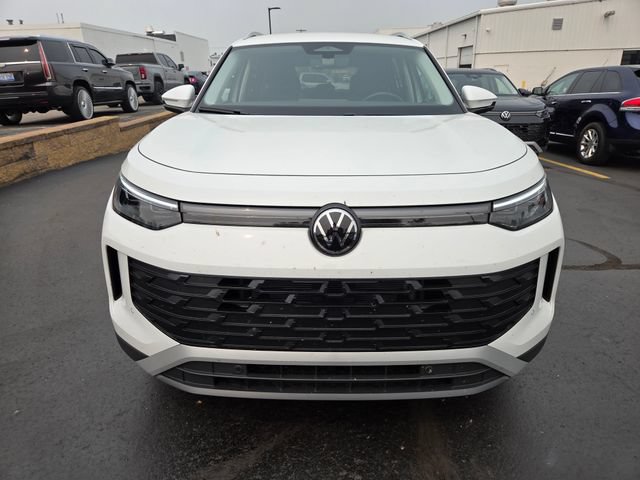 Used 2026 Volkswagen Tiguan SE AWD/4WD image 2
