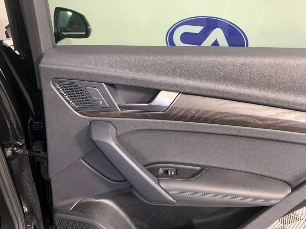 Used 2020 Audi Q5 e Premium Plus image 38