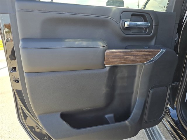 Used 2022 Chevrolet Silverado 2500 High Country w/ Technology Package image 11