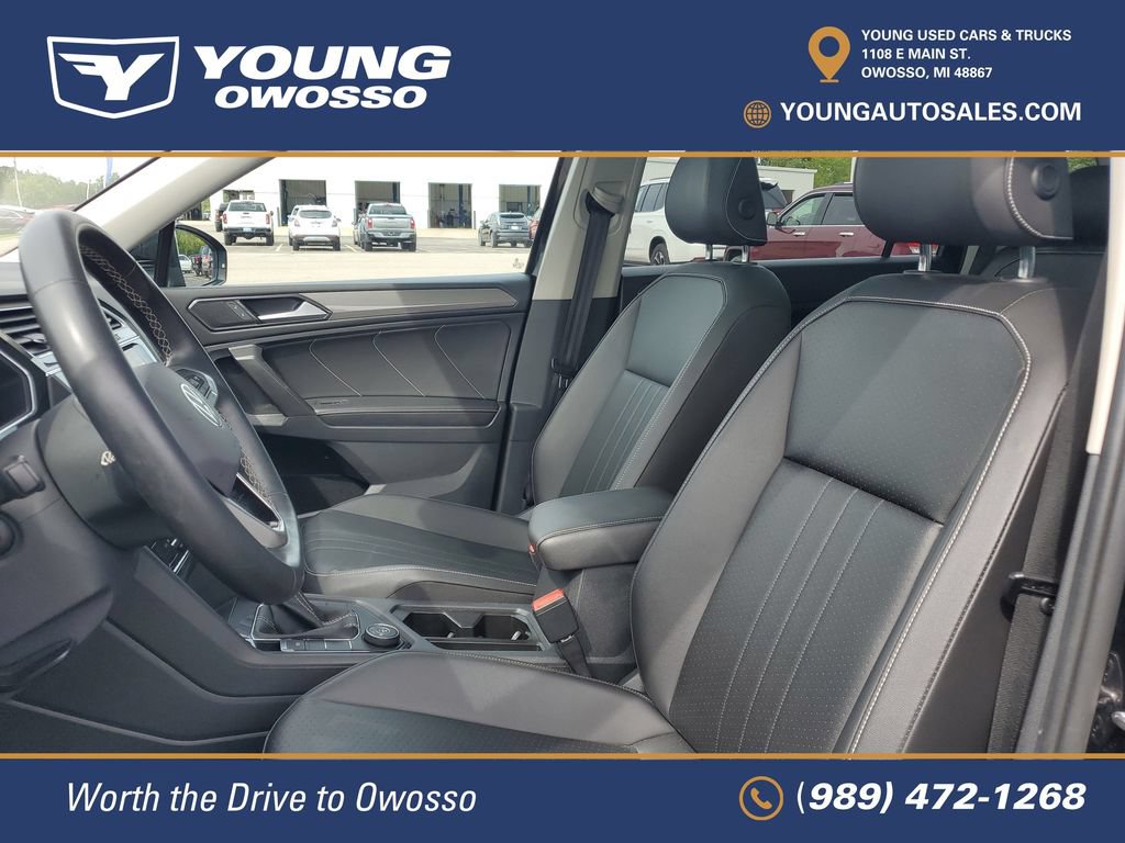 Used 2022 Volkswagen Tiguan SE w/ Panoramic Sunroof Package AWD/4WD image 6