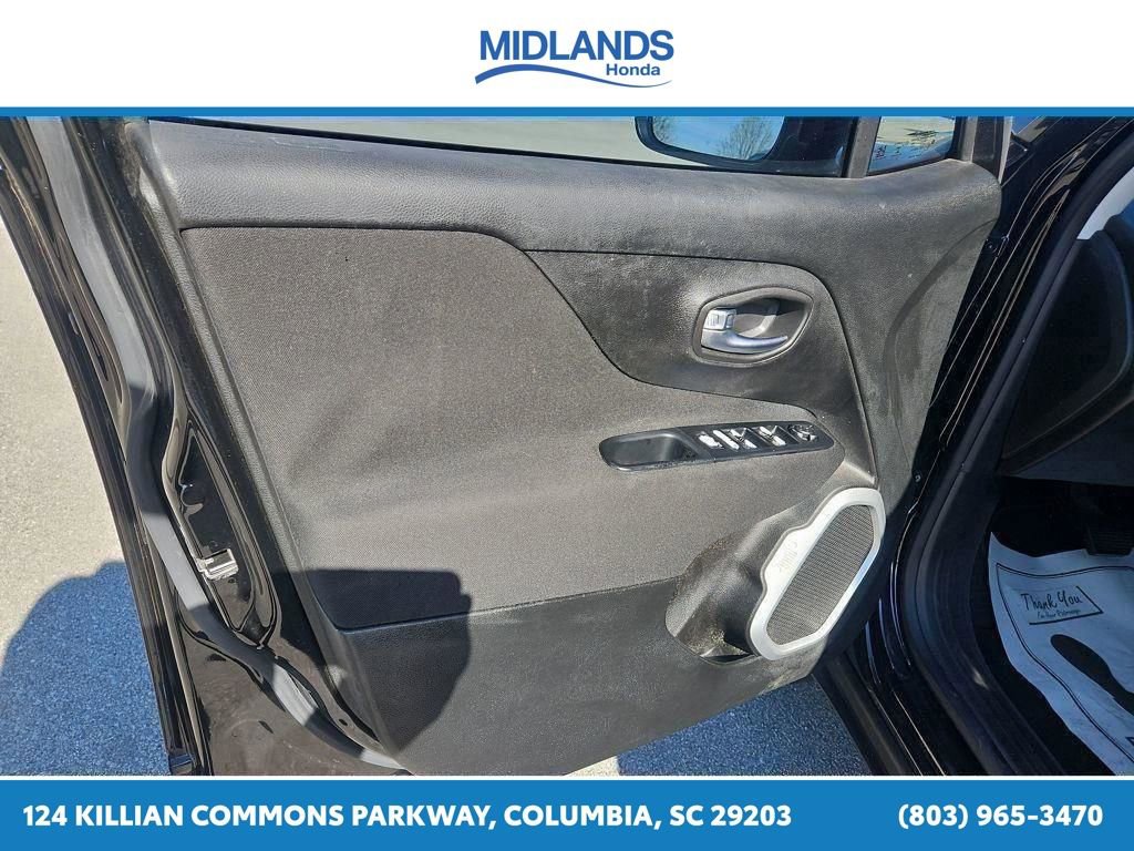 Used 2018 Jeep Renegade Latitude FWD image 22