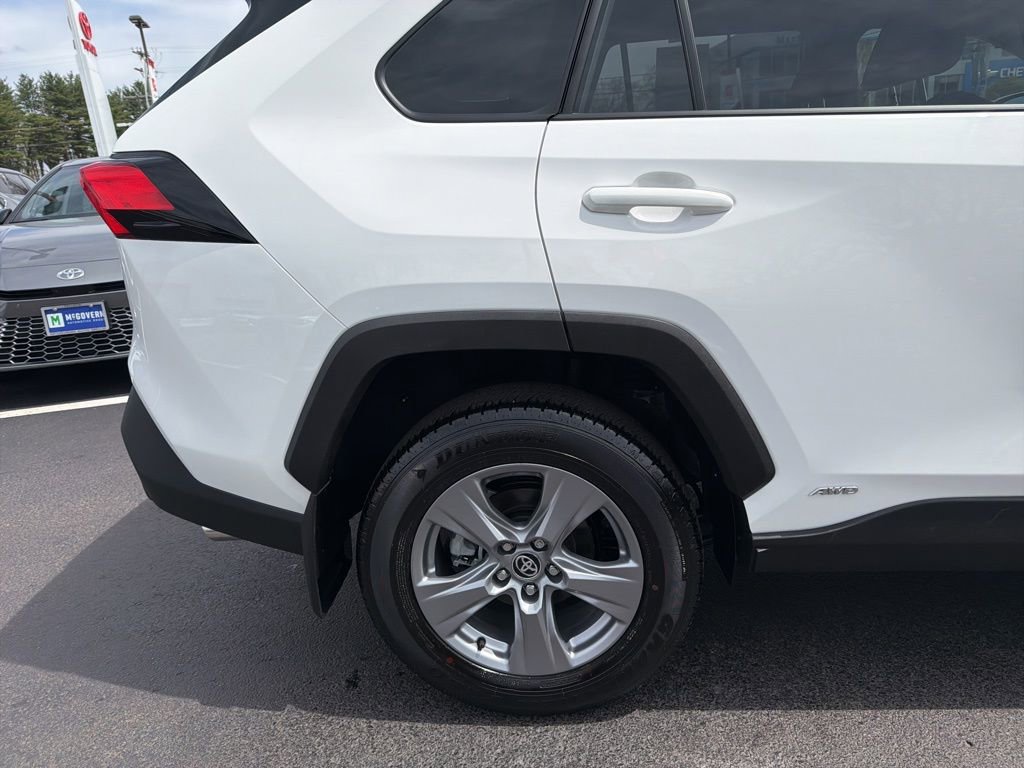 Used 2025 Toyota RAV4 XLE w/ Convenience Package AWD/4WD image 4