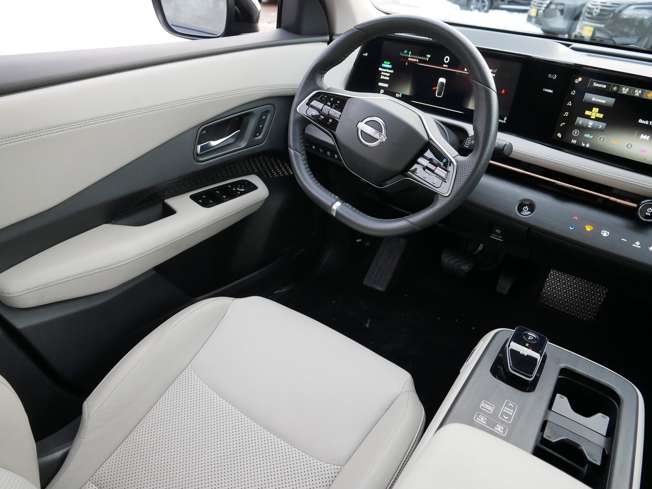 Certified 2023 Nissan Ariya AWD image 9