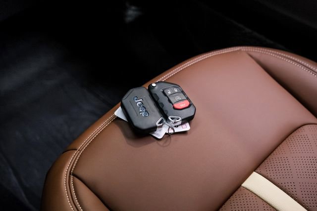 Used 2025 Jeep Gladiator Rubicon w/ Safety Group AWD/4WD image 94