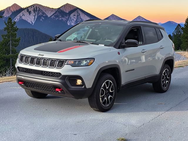 Used 2024 Jeep Compass Trailhawk AWD/4WD image 4