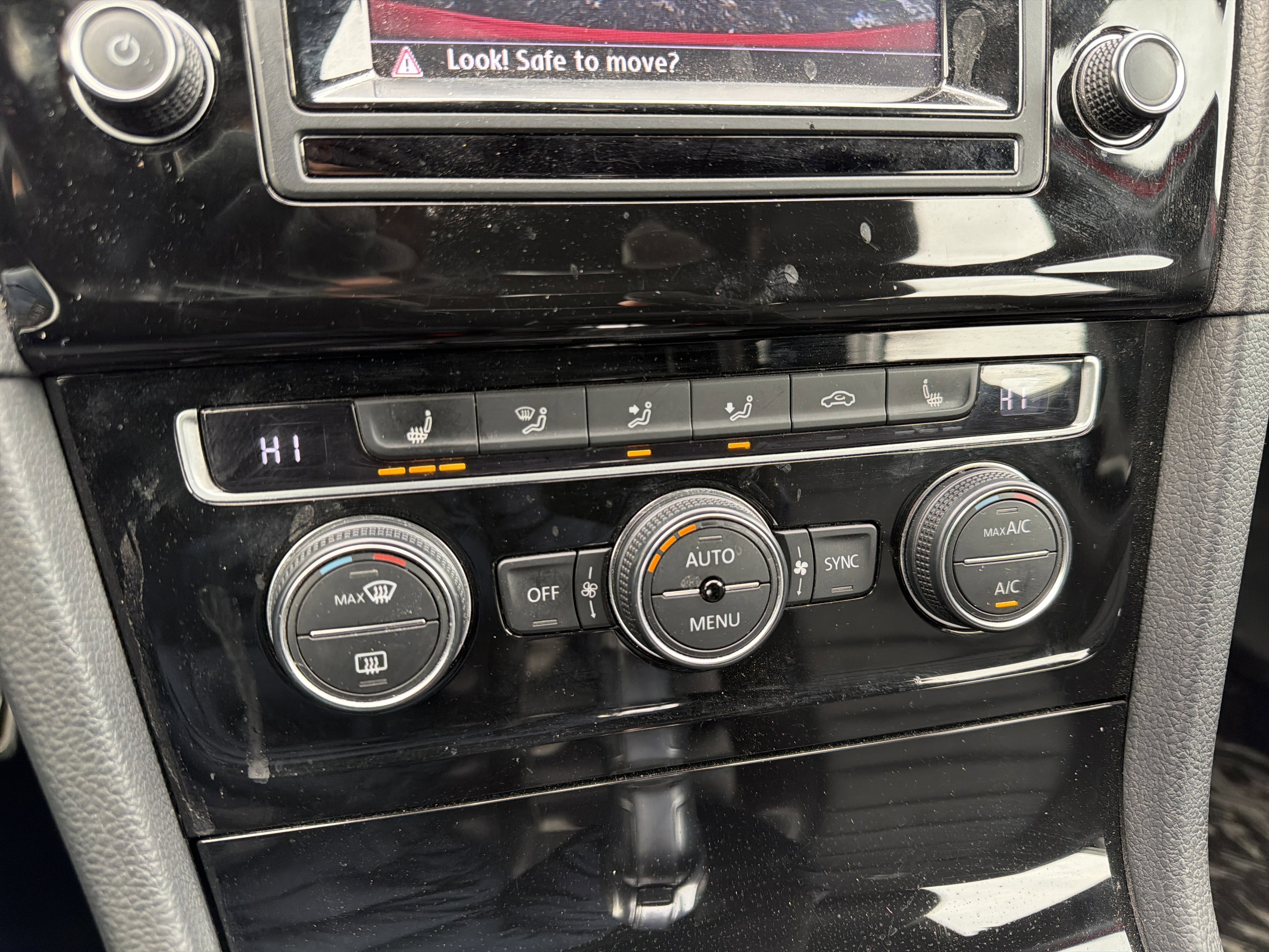 Used 2015 Volkswagen Golf R 4-Door image 21