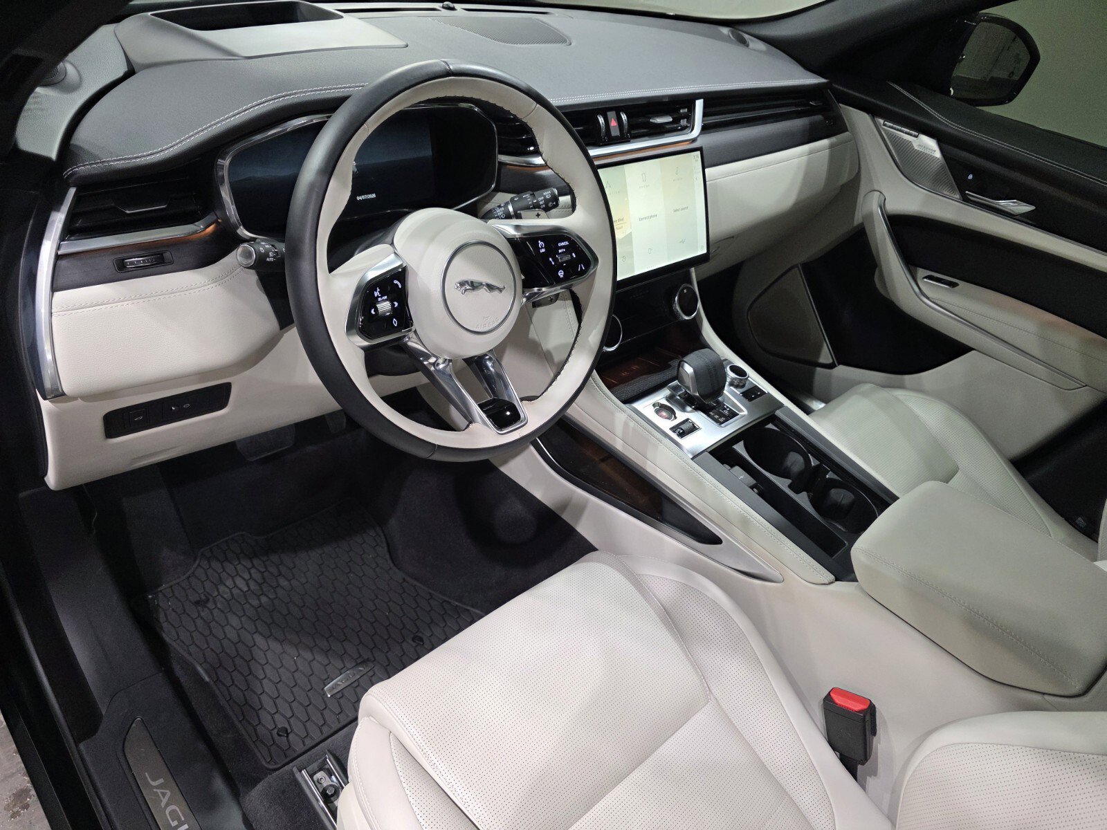 Used 2025 Jaguar F-PACE R-Dynamic S AWD/4WD image 7