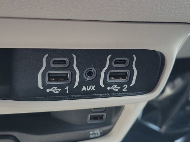 Used 2023 Chrysler Pacifica Touring-L w/ Uconnect Theater Family Group image 26