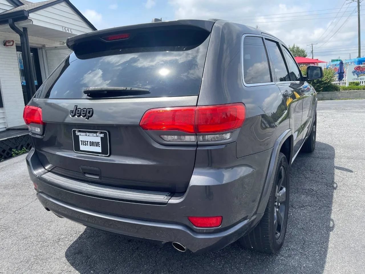 Used 2015 Jeep Grand Cherokee Altitude RWD image 9