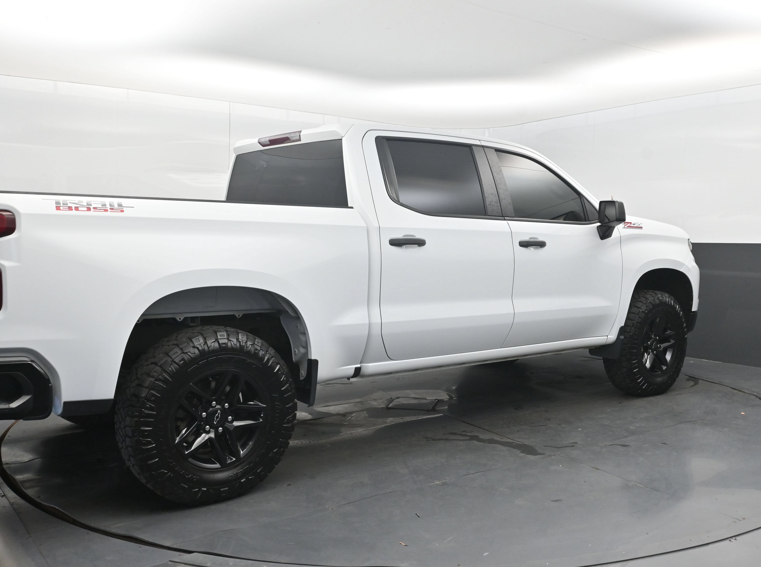 Used 2022 Chevrolet Silverado 1500 Custom Trail Boss w/ LPO, Dark Essentials Package AWD/4WD image 9