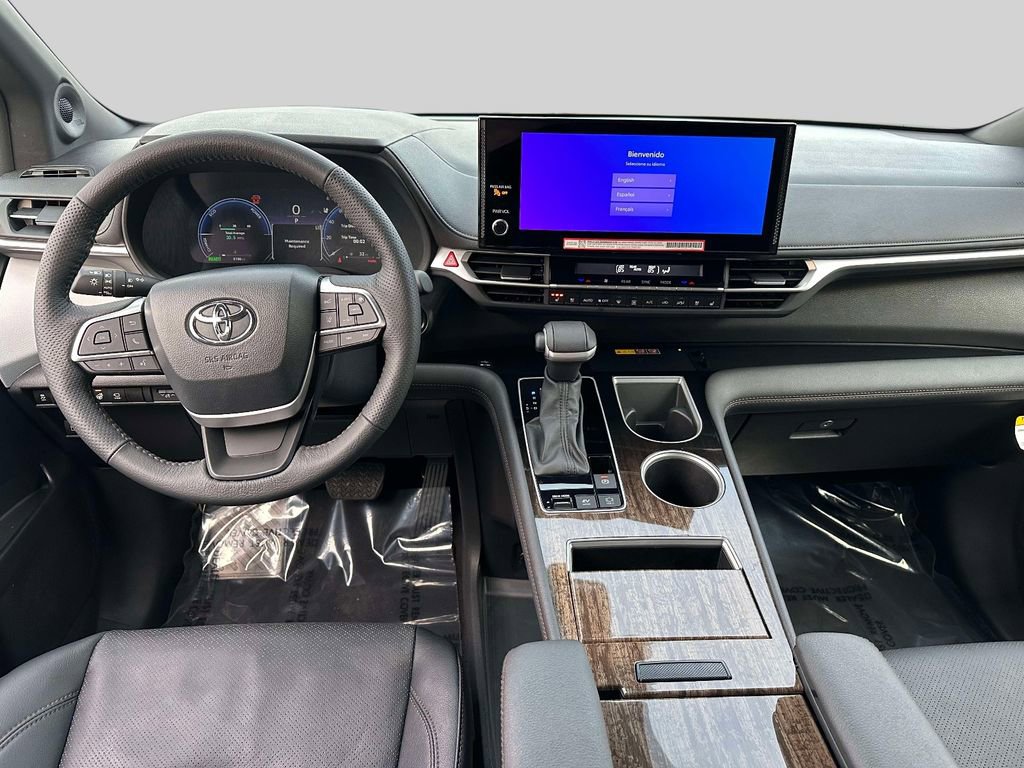 Used 2025 Toyota Sienna Platinum image 20