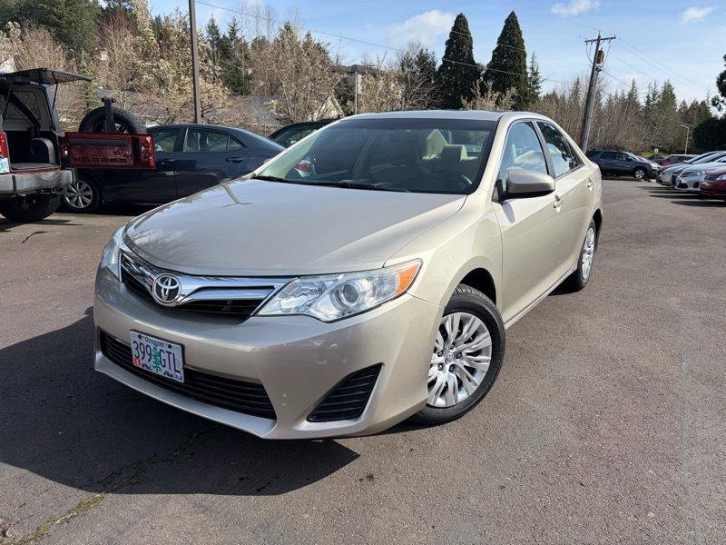 Used 2014 Toyota Camry LE FWD image 2