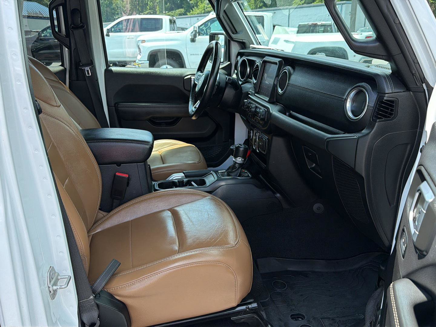 Used 2021 Jeep Wrangler Unlimited Sahara w/ Dual Top Group AWD/4WD image 13
