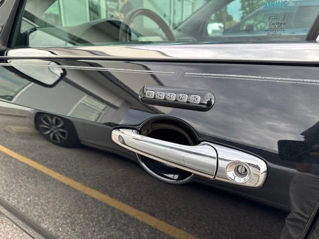 Used 2011 Lincoln MKZ FWD image 10