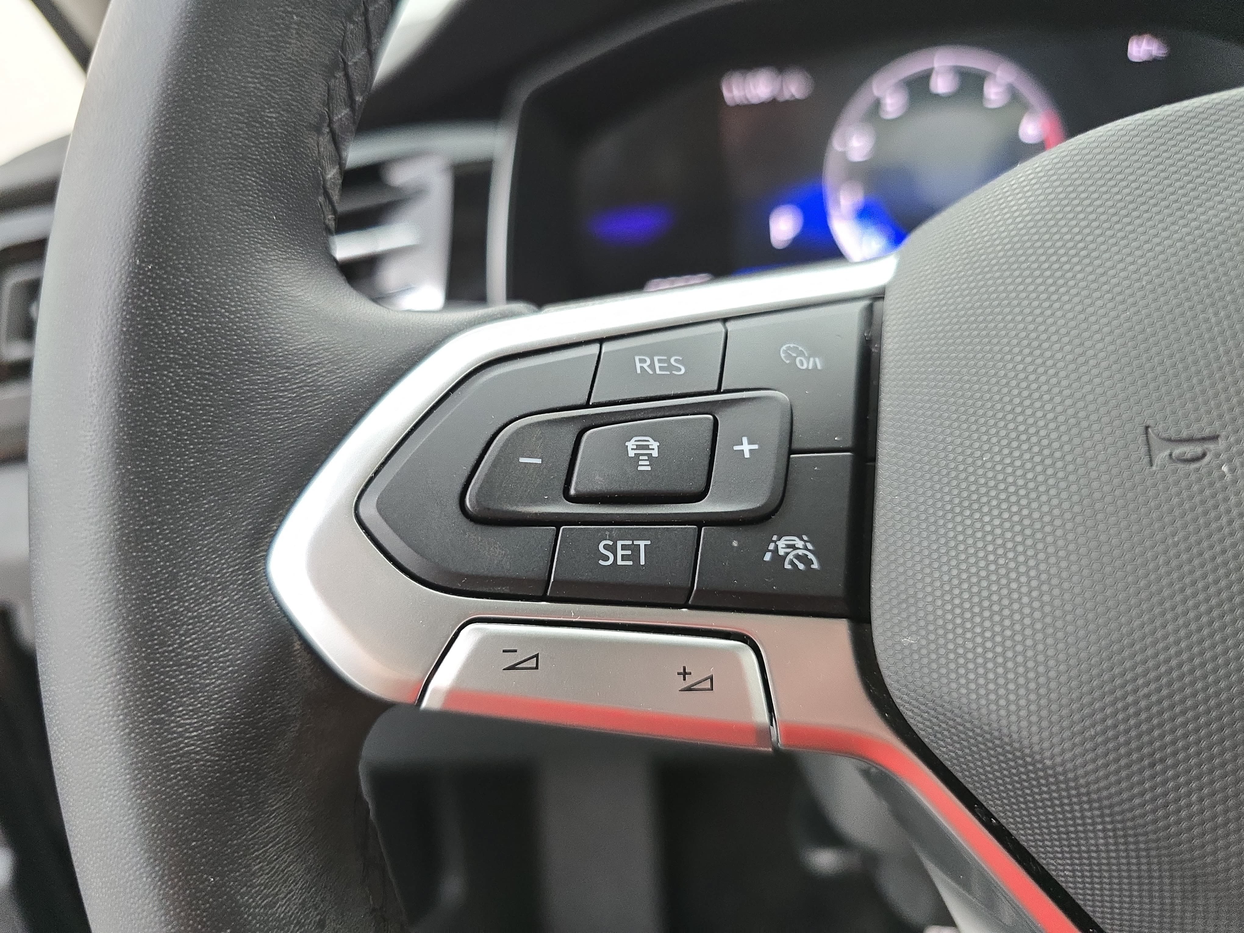 Certified 2025 Volkswagen Jetta SE w/ Sunroof Package FWD image 16