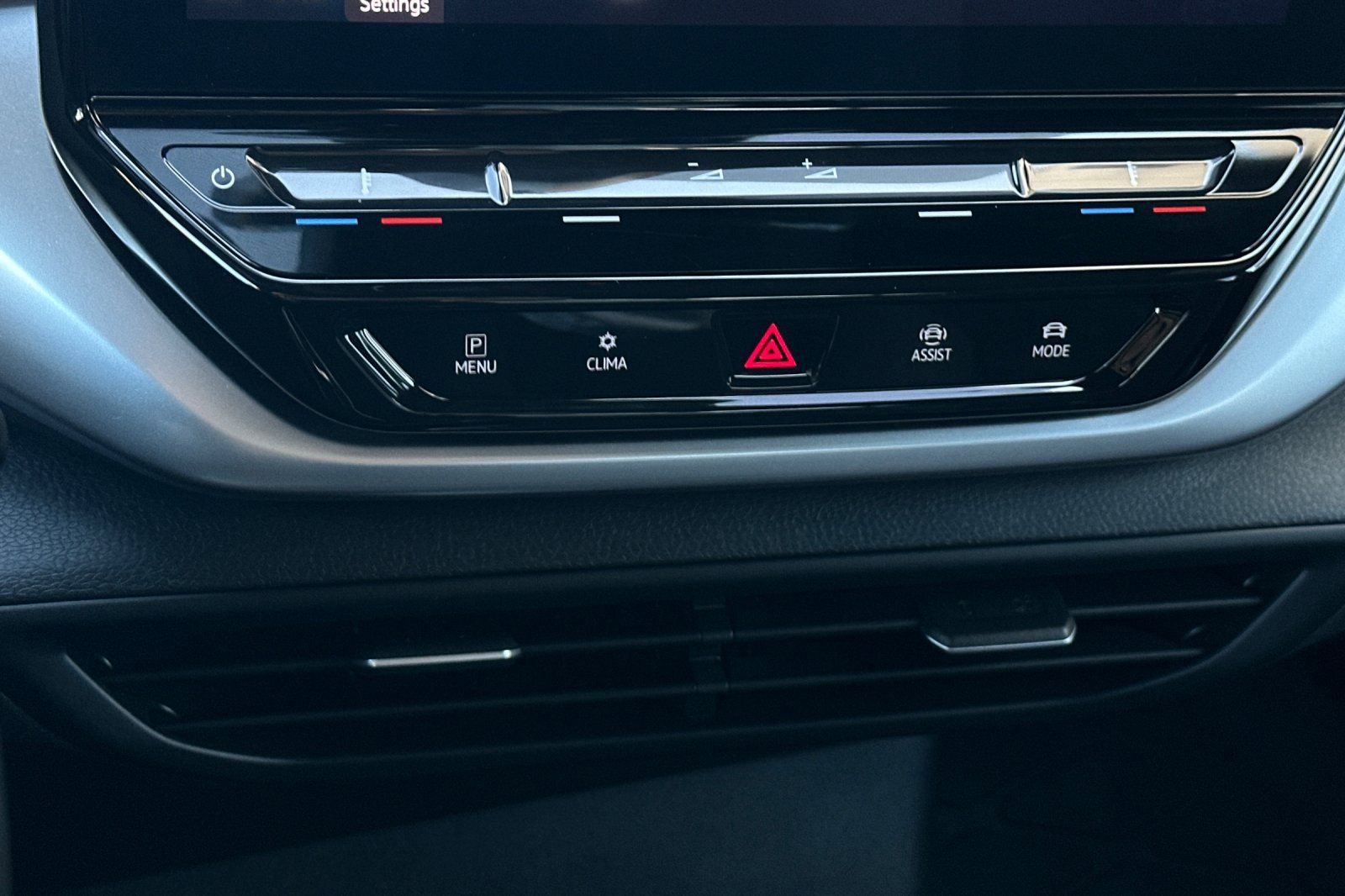 Certified 2022 Volkswagen ID.4 Pro AWD/4WD image 21