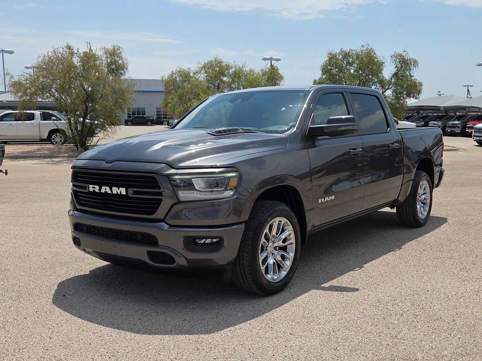 Used 2023 RAM 1500 Laramie AWD/4WD image 4