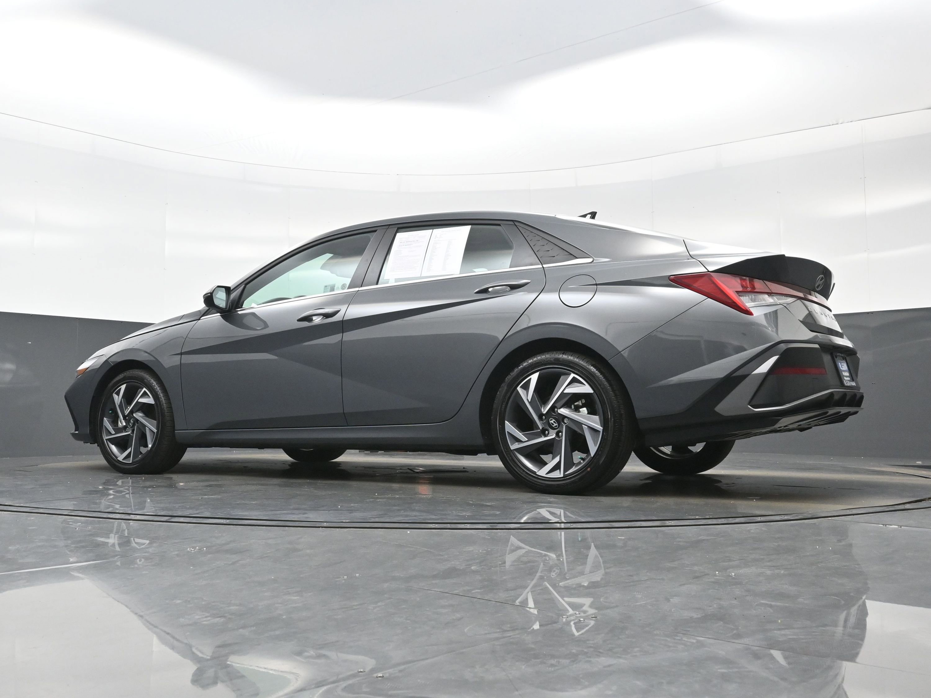 Used 2025 Hyundai Elantra Limited FWD image 29