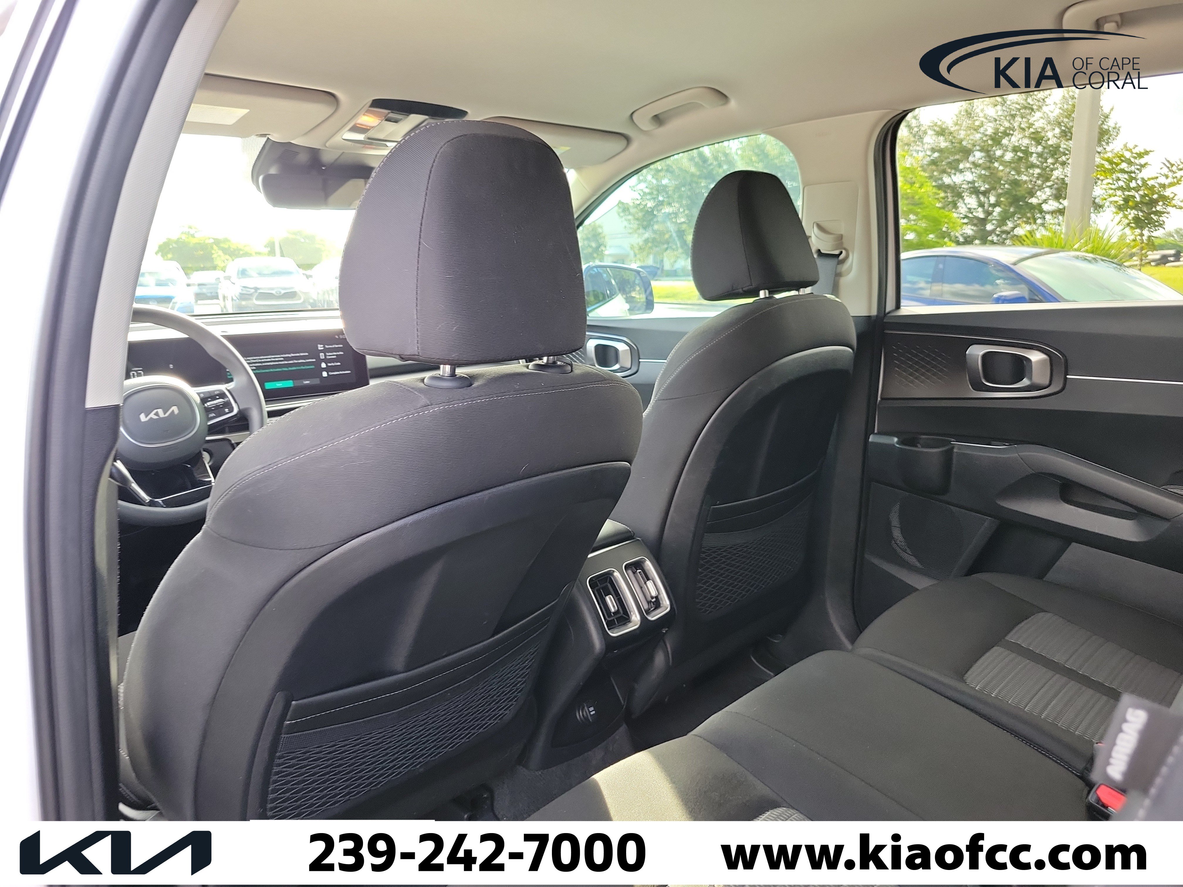 Used 2025 Kia Sorento LX FWD image 13
