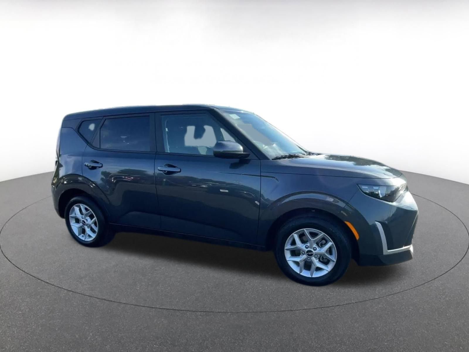 Used 2025 Kia Soul LX w/ LX Technology Package image 2