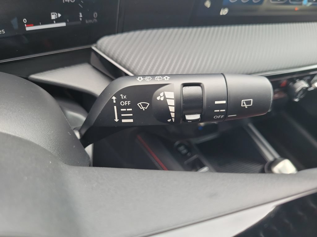 Used 2025 Nissan Kicks SR AWD/4WD image 17