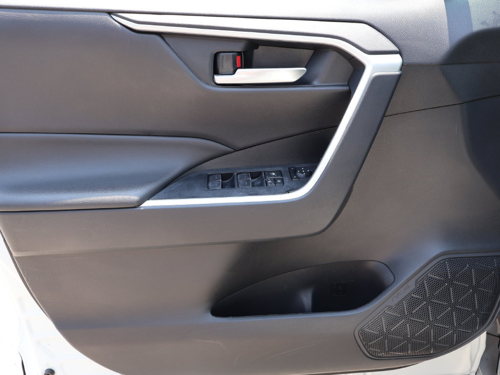 Used 2025 Toyota RAV4 XLE AWD/4WD image 19