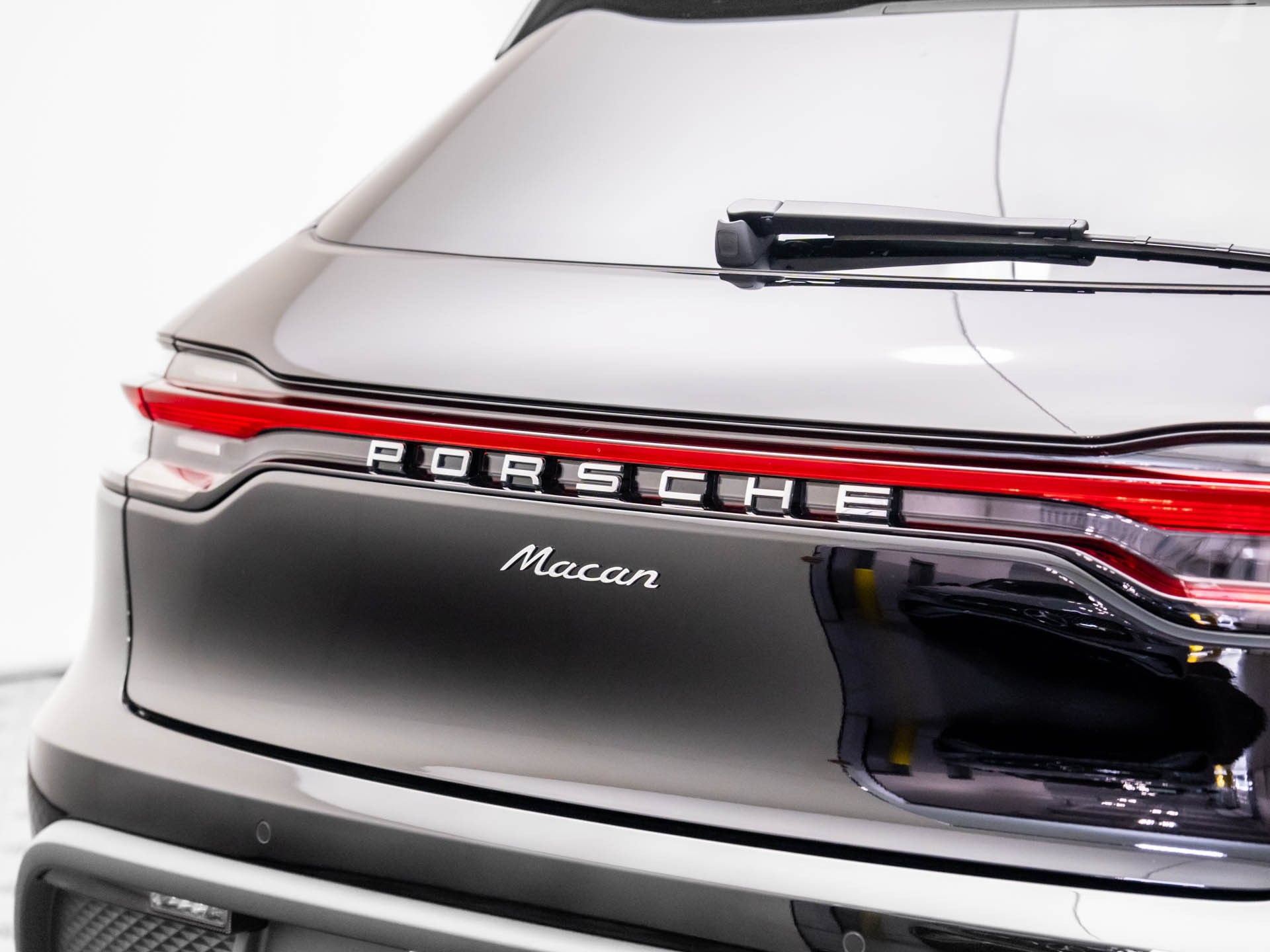 Certified 2026 Porsche Macan AWD/4WD image 31