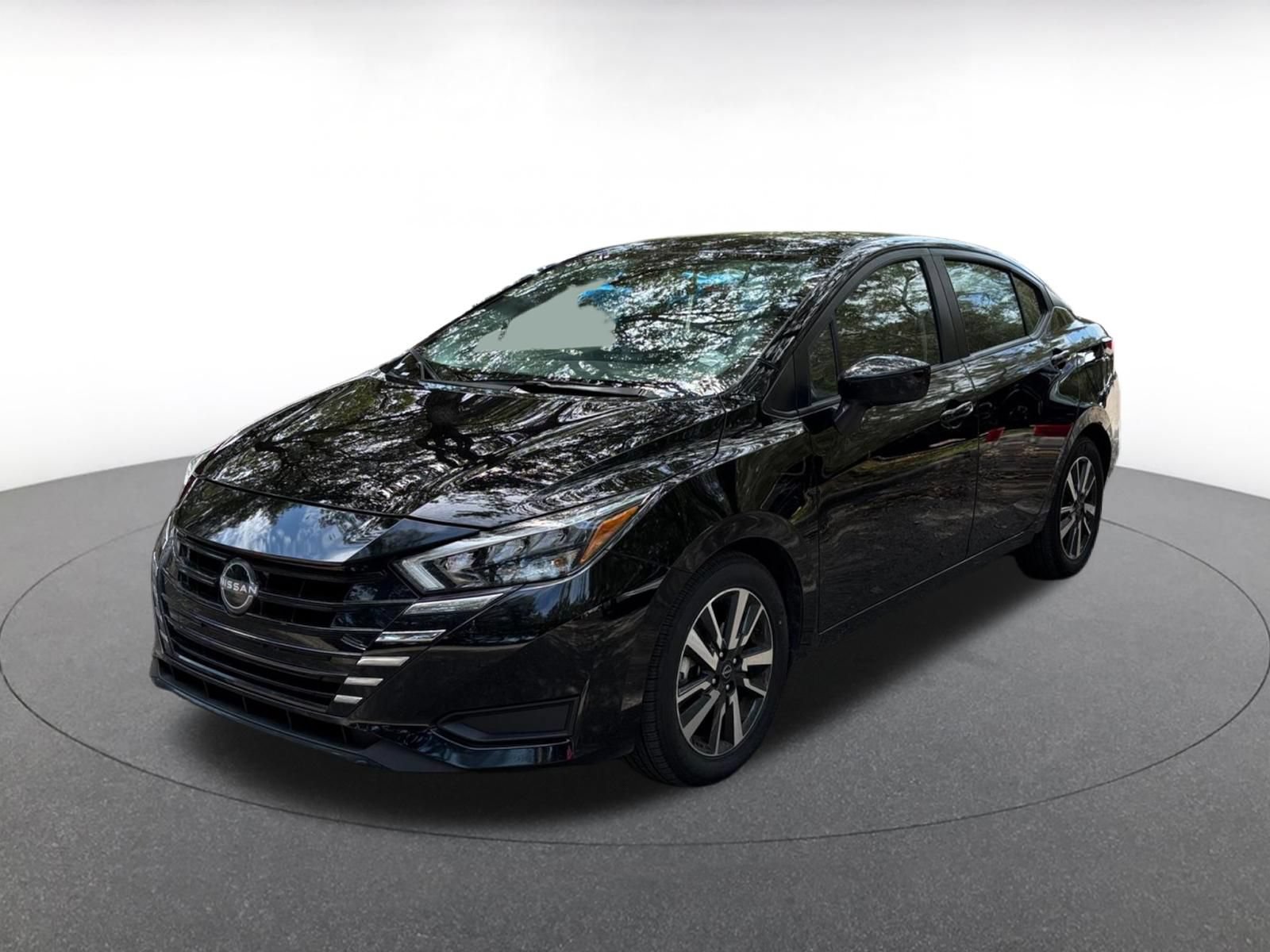 Used 2025 Nissan Versa SV FWD image 3