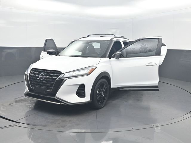 Used 2023 Nissan Kicks SR w/ Exterior Package FWD image 35