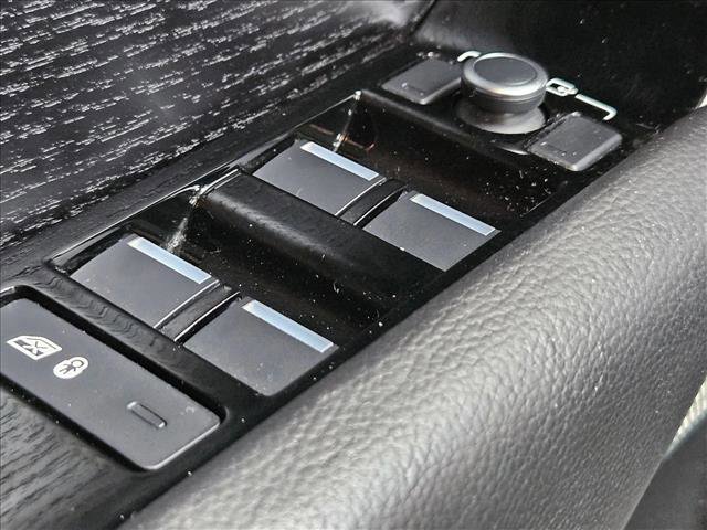 Used 2021 Land Rover Range Rover Velar R-Dynamic S image 17